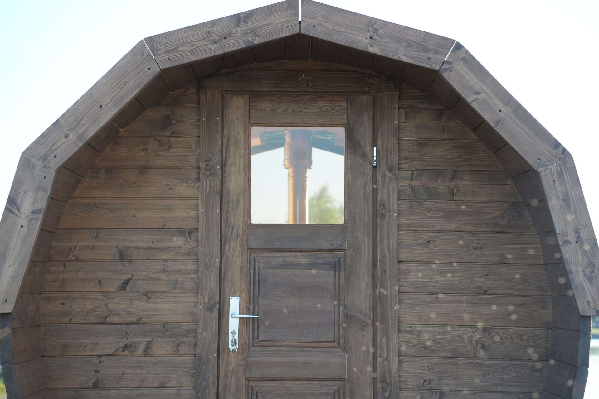 Abschließbare Saunatür aus Holz